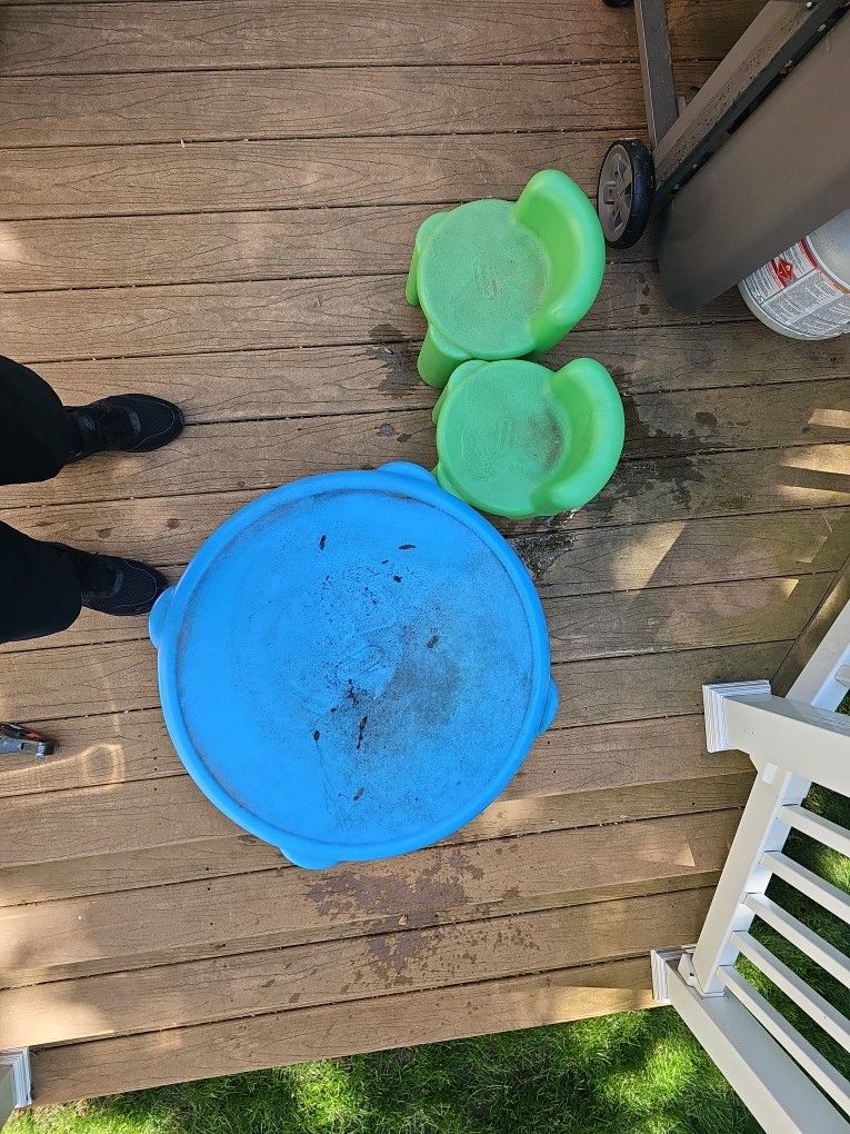 Free Kids Play Table (Little Tikes)