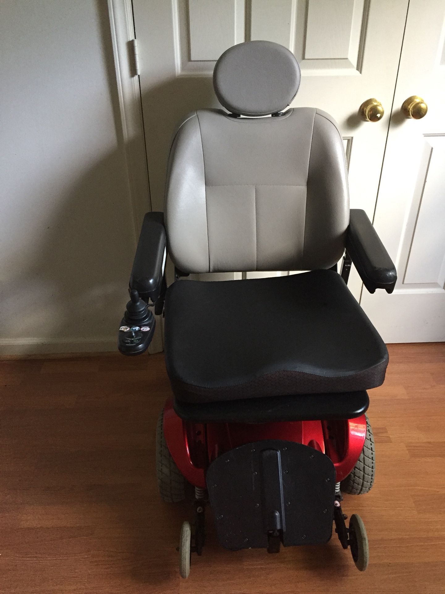 Jazzy Select Electric wheelchair