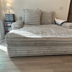 Couch, Very Comfortable Sit Or Lay  Durable And Reliable 