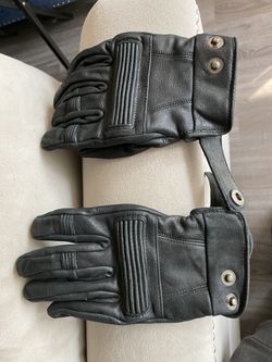 Leather riding gloves