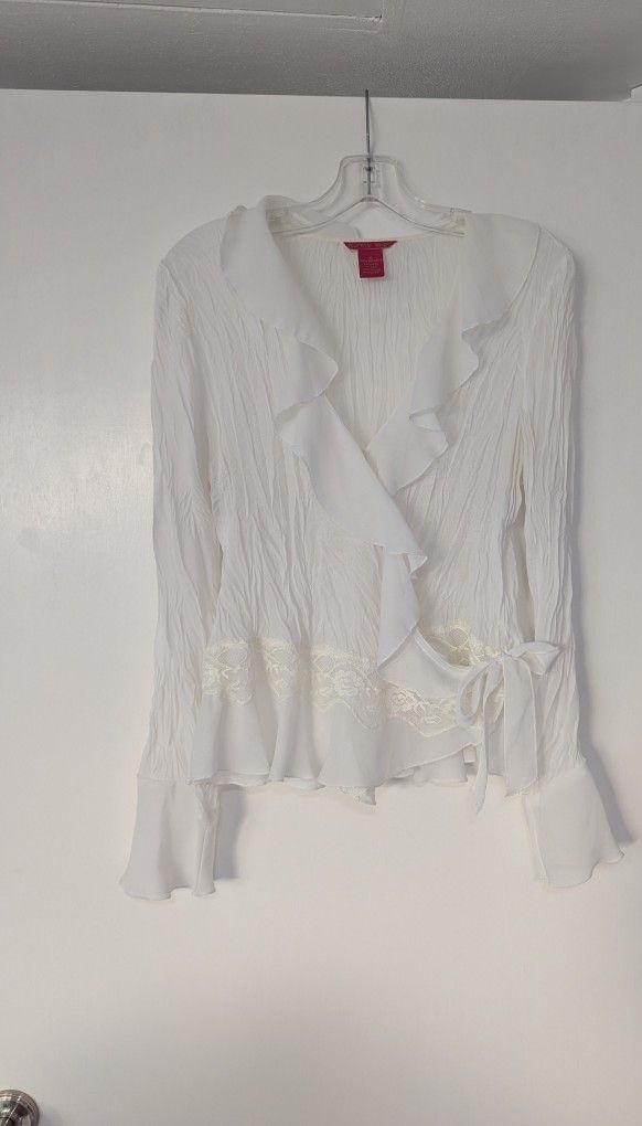 Woman's Beautiful vintage white frilly wrap blouse size XL