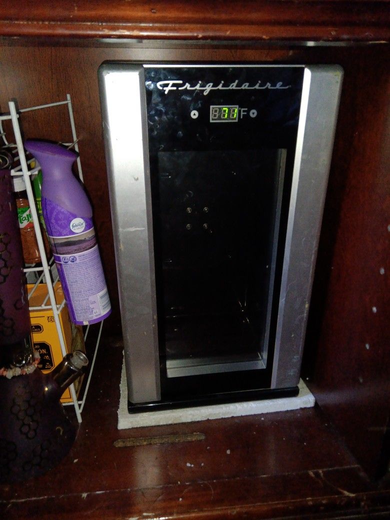 Frigidaire Wine Cooler