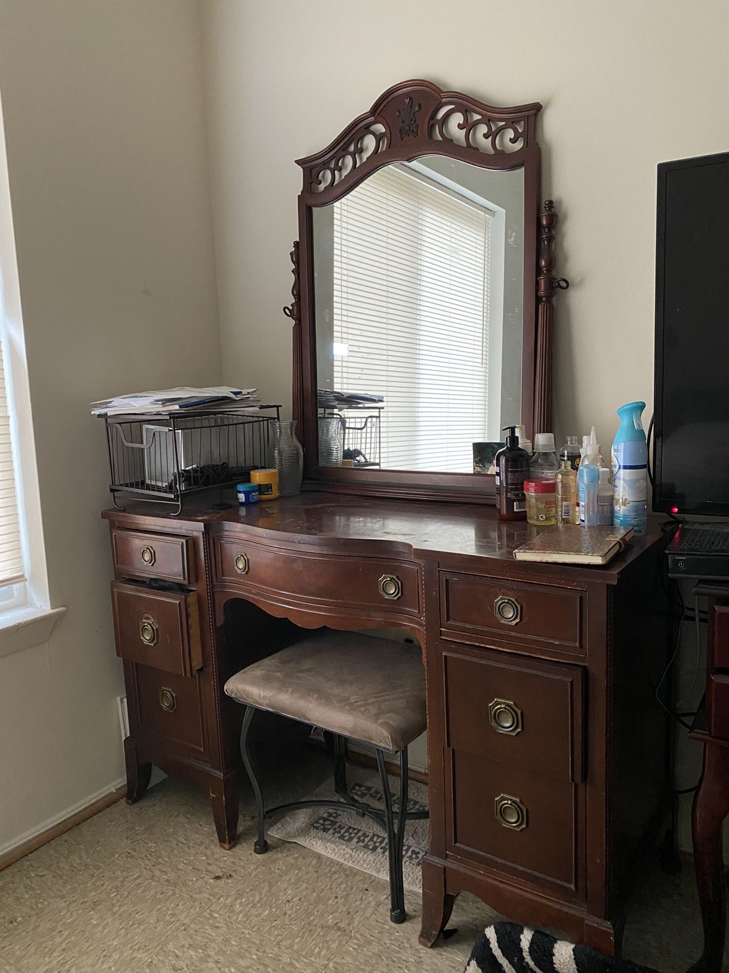 Vanity dresser with mirror