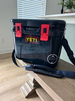 YETI x Oracle Red Bull Racing F1 Roadie 15 Hard Cooler – Limited Edition