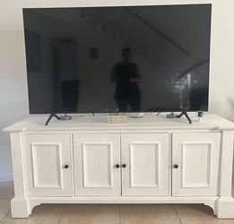 MOVING SALE: Bryan Ashley TV counsel