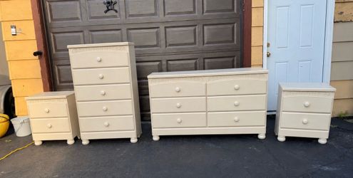 Bedroom set dresser set