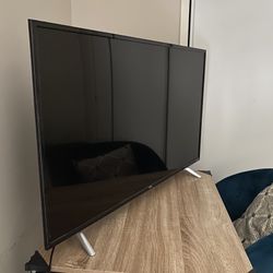 43” TCL Roku Smart TV