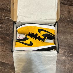 Jordan 1 Low University Gold 