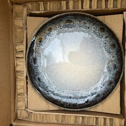 West Elm Organic Shaped Dinnerware Set – Plates & Bowls – NEW