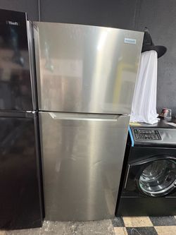 Frigidaire Stainless Steel Top-Freezer Refrigerator