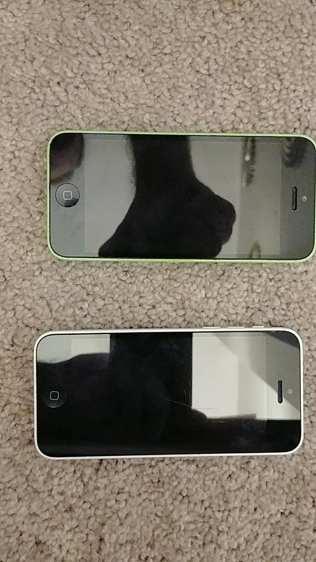 Two iPhone 5c/Fix/Use for Parts