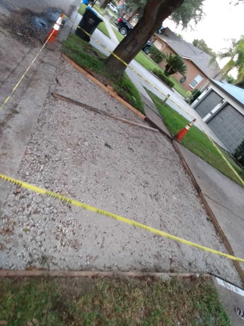 Driveway In Asphalt & Comcrete