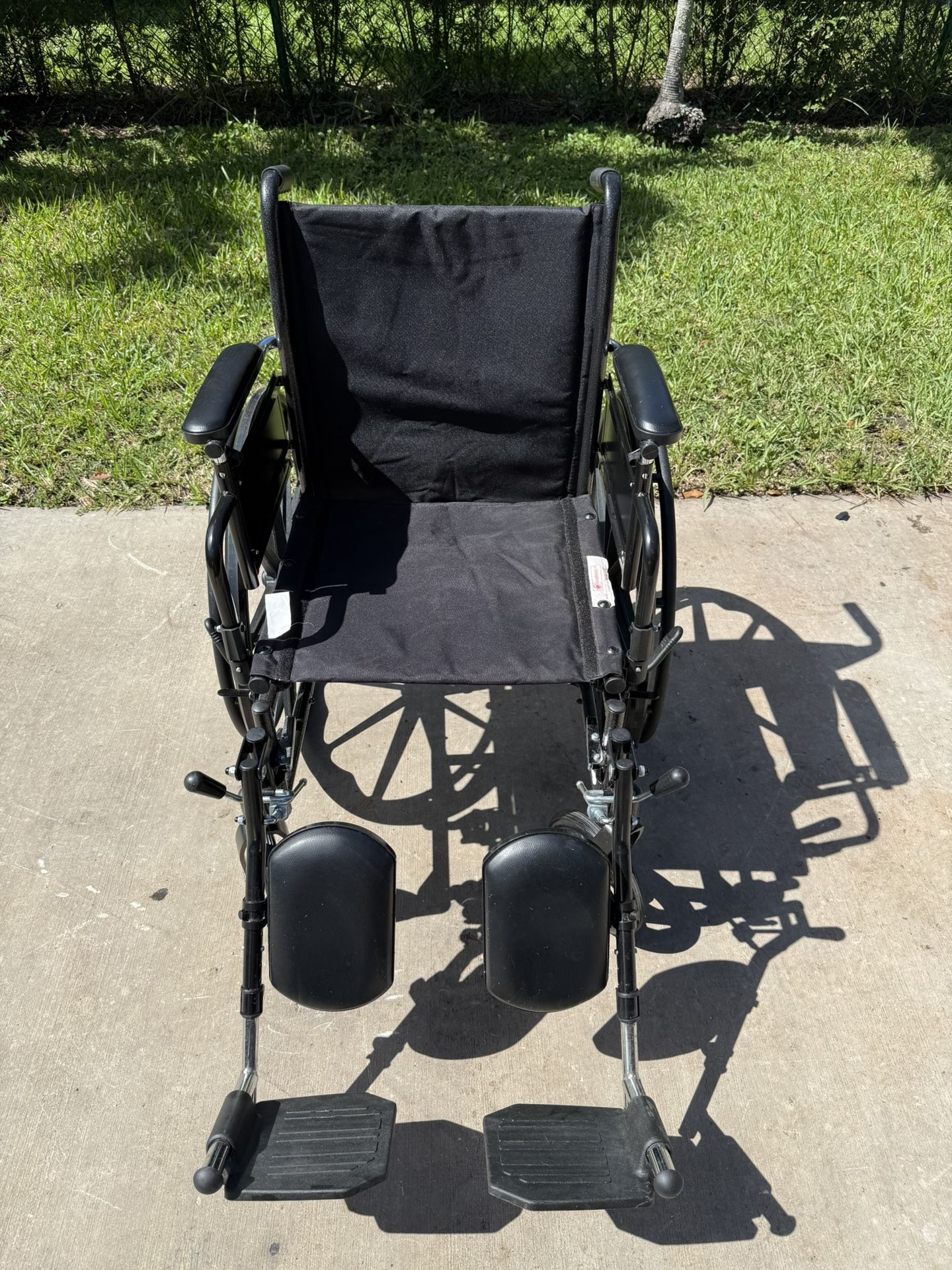 Wheelchair ♿️ adjustable legs (excellent condition)