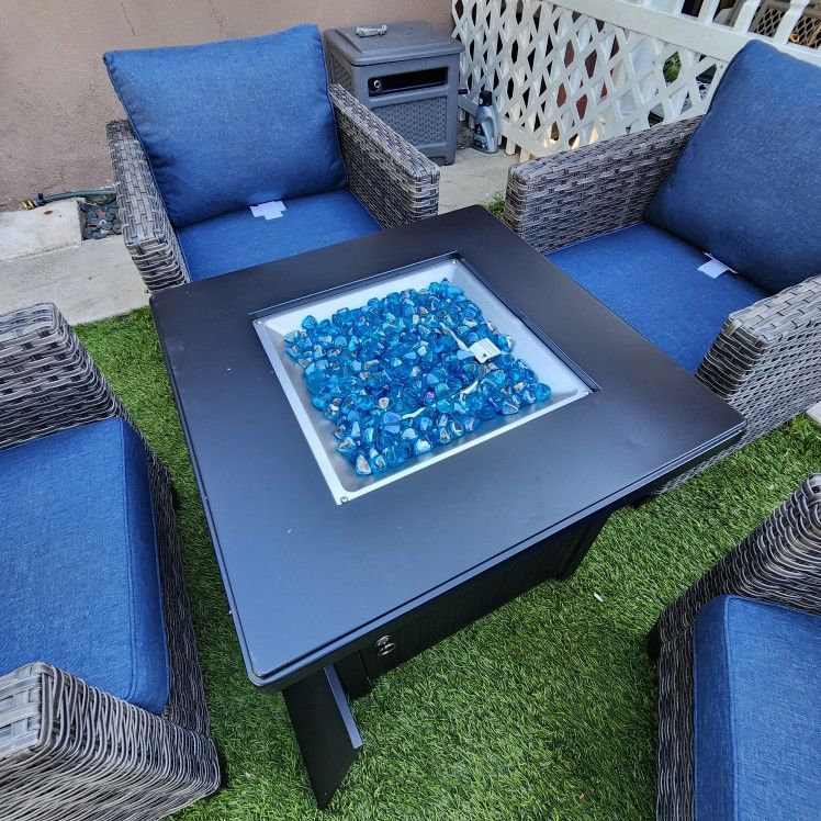 New And Assembled Fire Pit Set  / Patio Set  / Outdoor Furniture. 