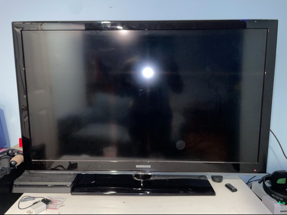 Black 46in Samsung TV