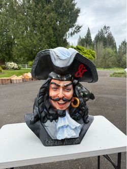 🏴‍☠️ RARE Limited Edition Captain Morgan “Mardi Gras or Bust” Display Bust – $750 OBO 🏴‍☠️