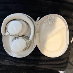 Like New Bose Quiet comfort Noise Canceling Headphones 