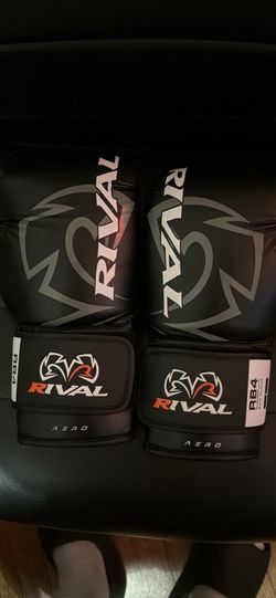 Rival RB4 Bag Gloves Size L (11oz)