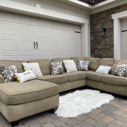 Gorgeous Oversized U Shape Sectional 
