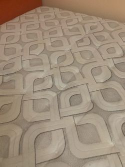 Sealy Posturepedic ECHN LOG mattress with metal stand and headboard