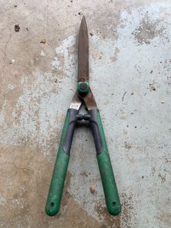 Hedge shears