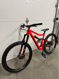 CANNONDALE TRIGGER 2 medium size This bike been used only two times. It's been sitting inside the garage floor couple years. It's like new you  have t