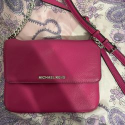 MICHAEL KORS HOT PINK PURSE
