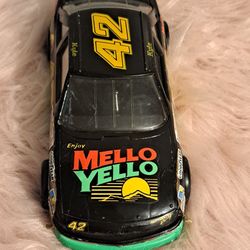 Mellow Yellow Diecast Car 1991 Racing Champions 
PLEASE READ DESCRIPTION
