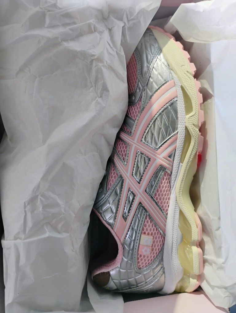 Asic (Vandy The Pink ×atmos Banana Split Strawberry)