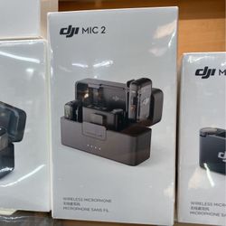 DJI Mic 2 2-Person Compact Digital Wireless Microphone System/Recorder for Camera & Smartphone (2.4 GHz)