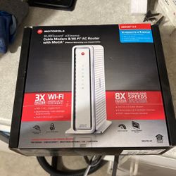 Motorola SURFboard eXtreme Cable Modem And Wifi AC Router