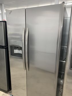 Frigidaire side by side in stainless steel