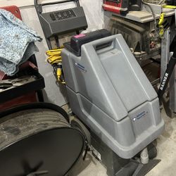 Commercial Carpet  Shampooer 