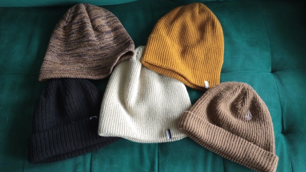 4 Volcom And 1 Billabong Beanie! Used-New