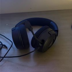 Wired razer  headset.