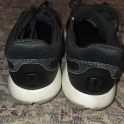 Lululemon Size 9.5w 