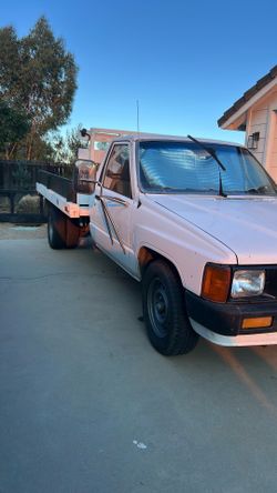 1985 Toyota Stakebed