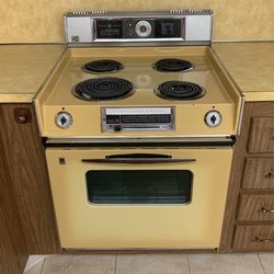 Jacqueline and Glen return a 1970s harvest gold stove 