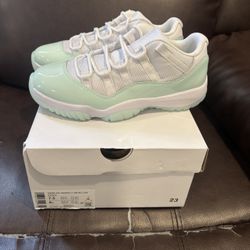 Nike Air Jordan 11 Low Igloo size 7.5W 6Y