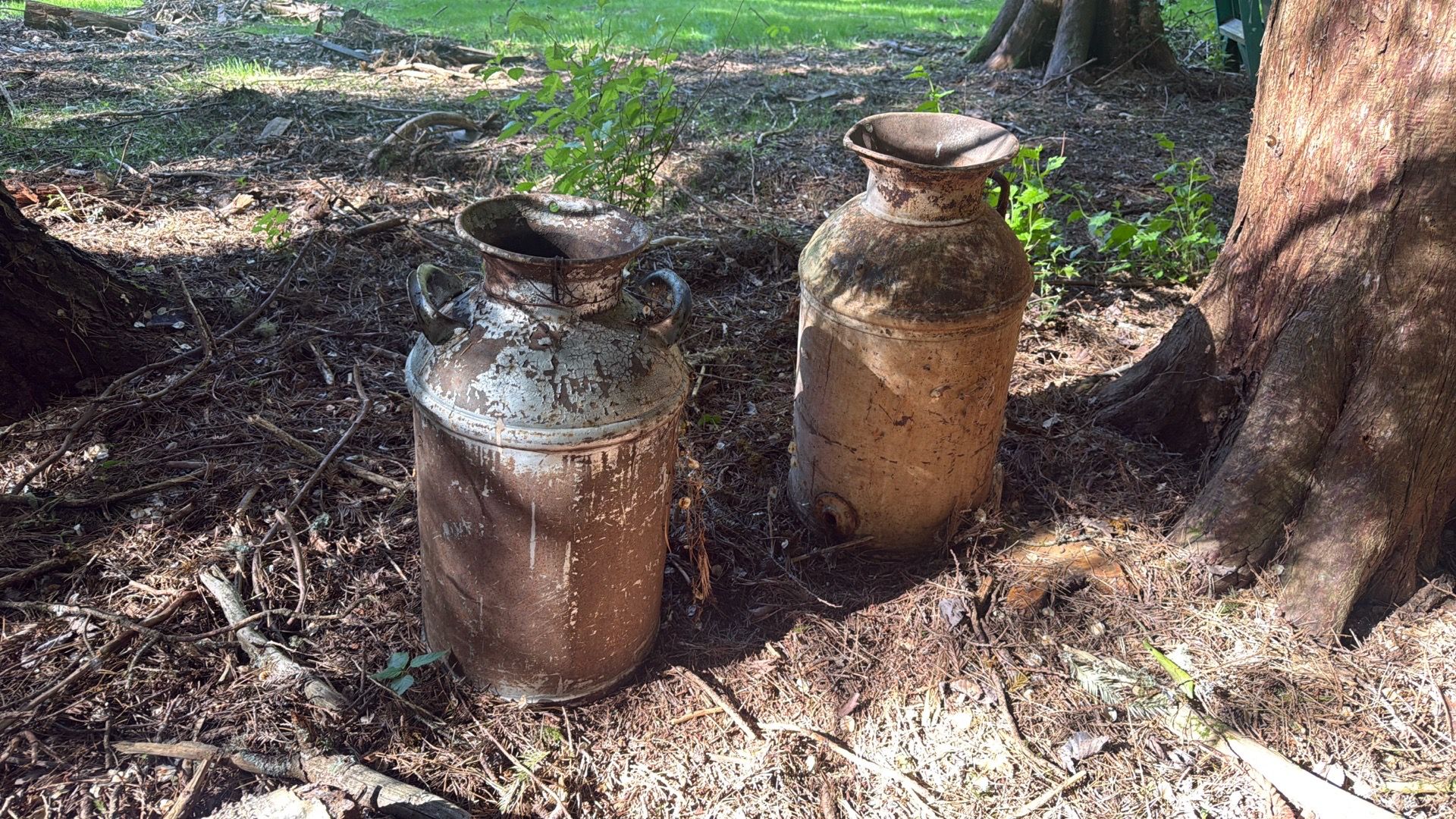 Vintage Metal Milk Cans – Rustic Farmhouse Decor