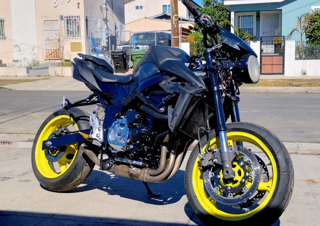 Suzuki Gsr S 750