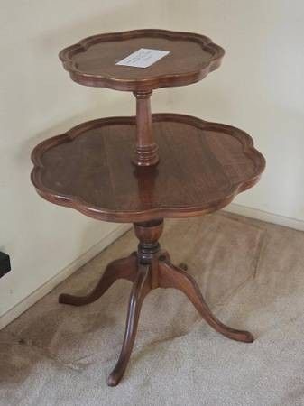 Estate Sale - ANTIQUE/VINTAGE MAHOGANY TWO TIER PIE CRUST EDGE TABLE