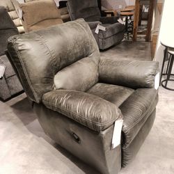 💕Tambo Pewter Recliner,Financing And Delivery Available 