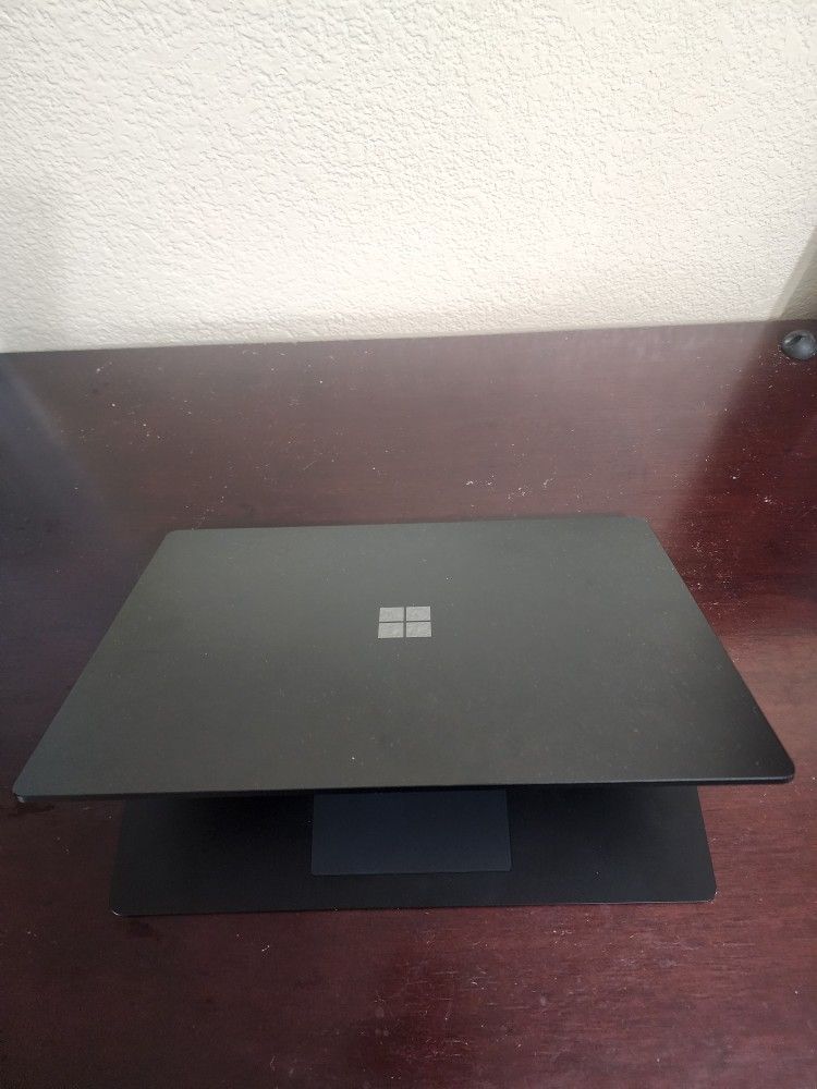 Selling Surface Pro Laptop 4 1979 i7-1185G7 16gb RAM 256gb Ssd Windows 11 Pro
