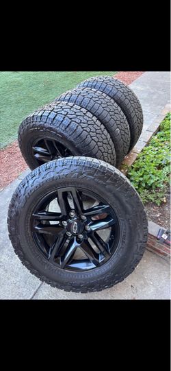 Chevy Silverado trail Boss rims and tires wheels Chevy