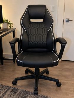 Insignia Essential PC Gaming Chair - Great Condition