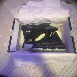 Lebron 16 Glow Size 9.5 Basketball Shoes