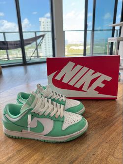 Nike dunk low green strike size 7.5