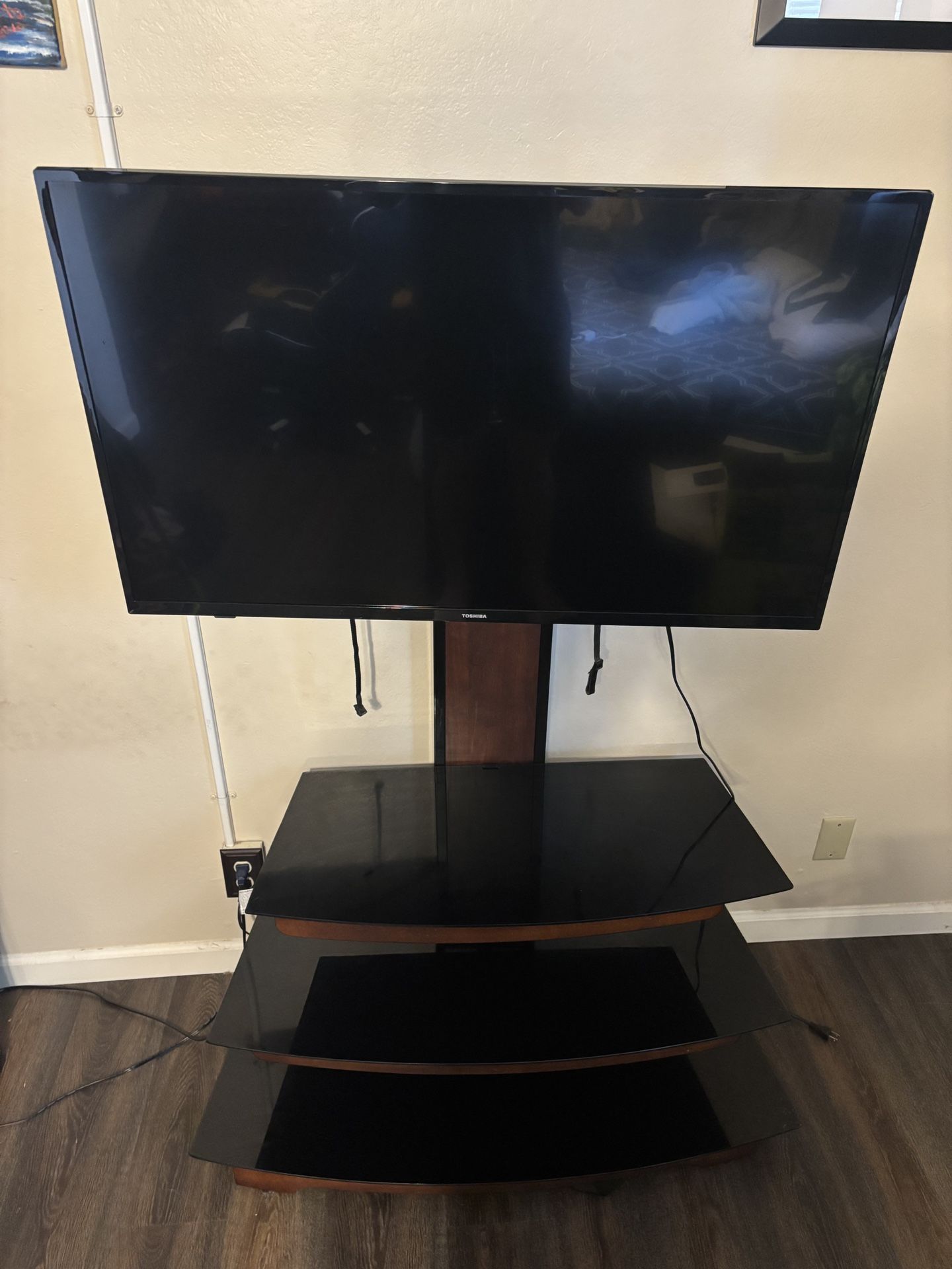 Toshiba Tv And Stand With Remote