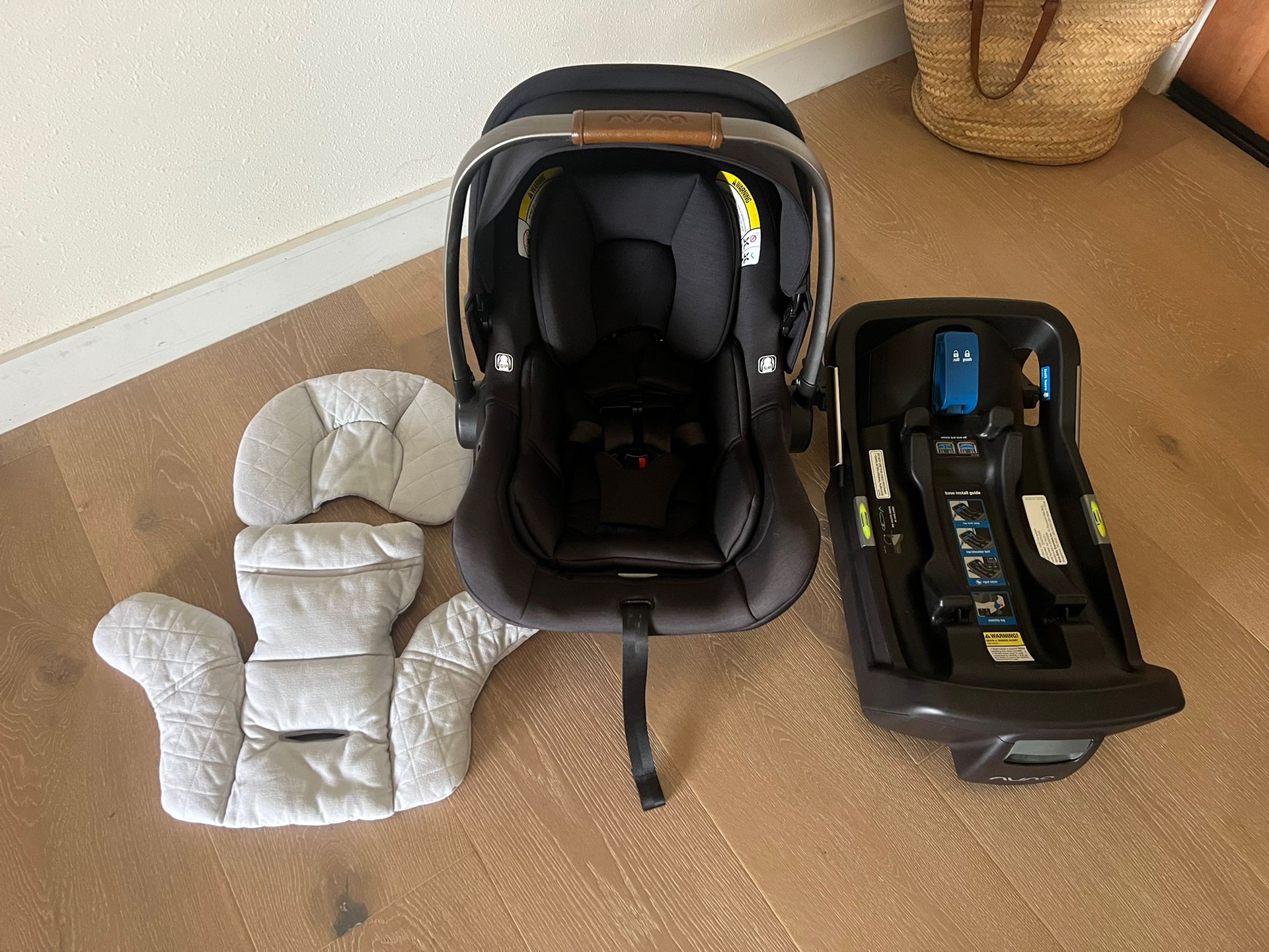 Nuna Pipa Lite Infant Car Seat + Base